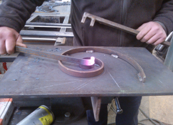LA FABRICATION DES ORNEMENTS